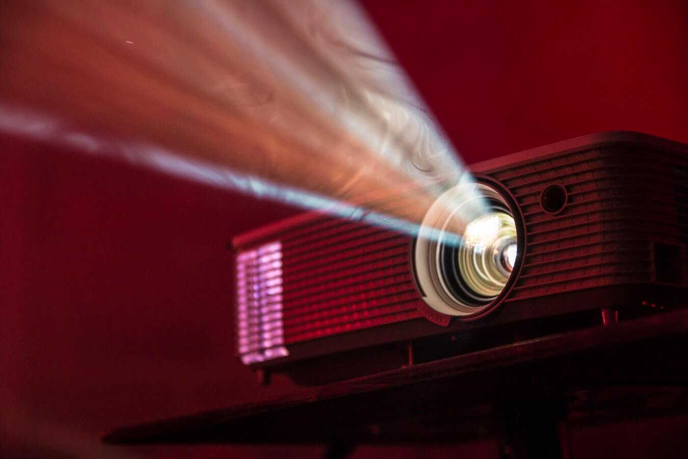 photo-1535016120720-40c646be5580